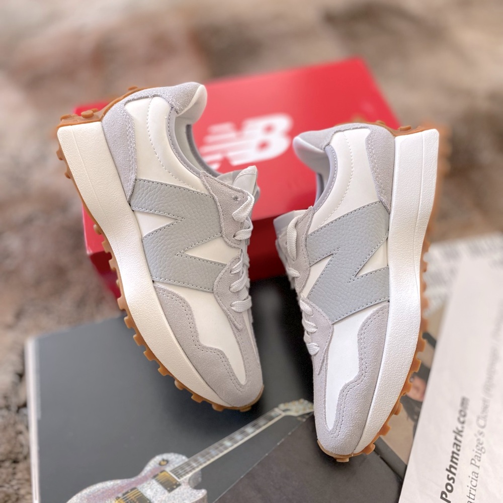 New Balance 327 Sneakers